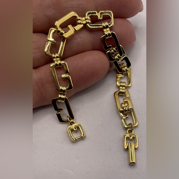 Vintage Signed Givenchy Gold Tone Logo G's Chain Link Statement Bracelet - Picture 11 of 11